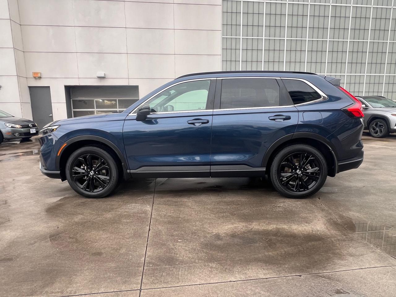 2025 Honda CR-V Hybrid Touring 4dr All-Wheel Drive Photo3