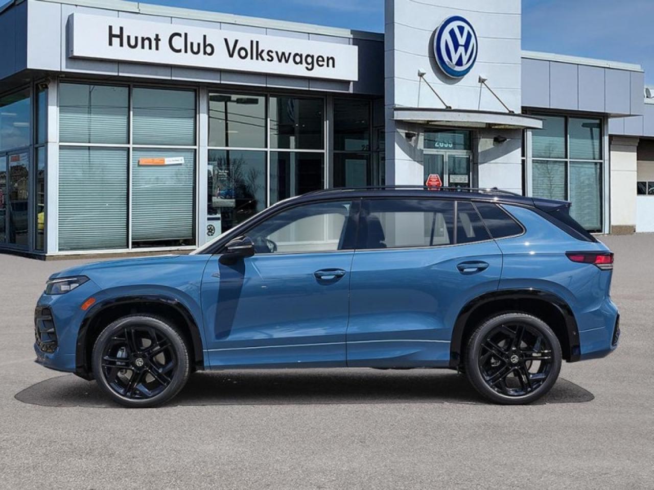 2026 Volkswagen Tiguan Comfortline R-Line Black Edition Photo2