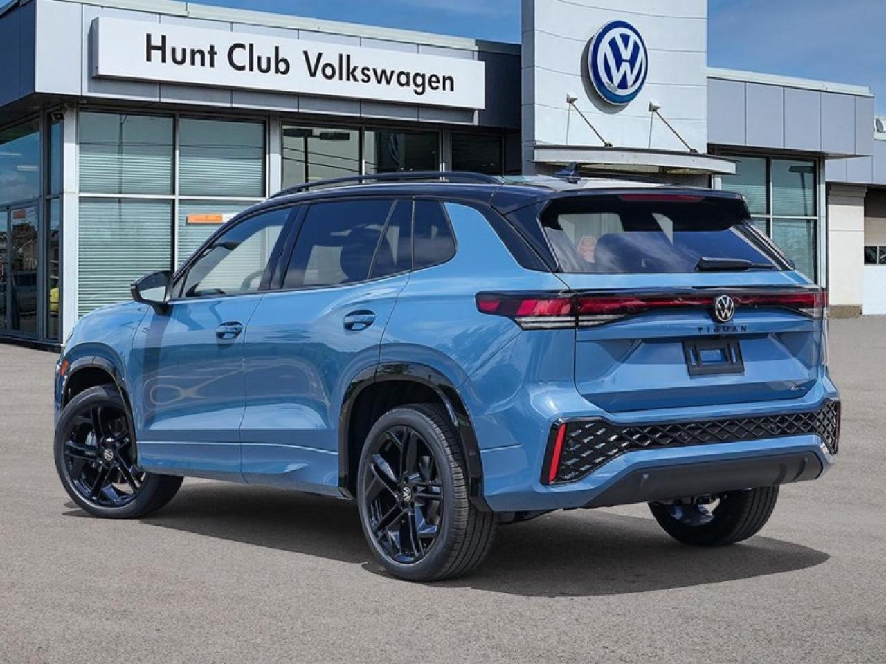 2026 Volkswagen Tiguan Comfortline R-Line Black Edition Photo3