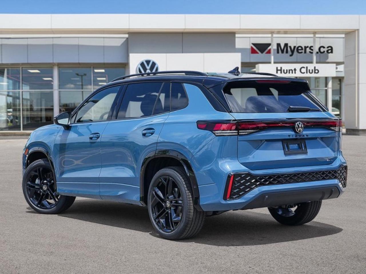 2026 Volkswagen Tiguan Comfortline R-Line Black Edition Photo3