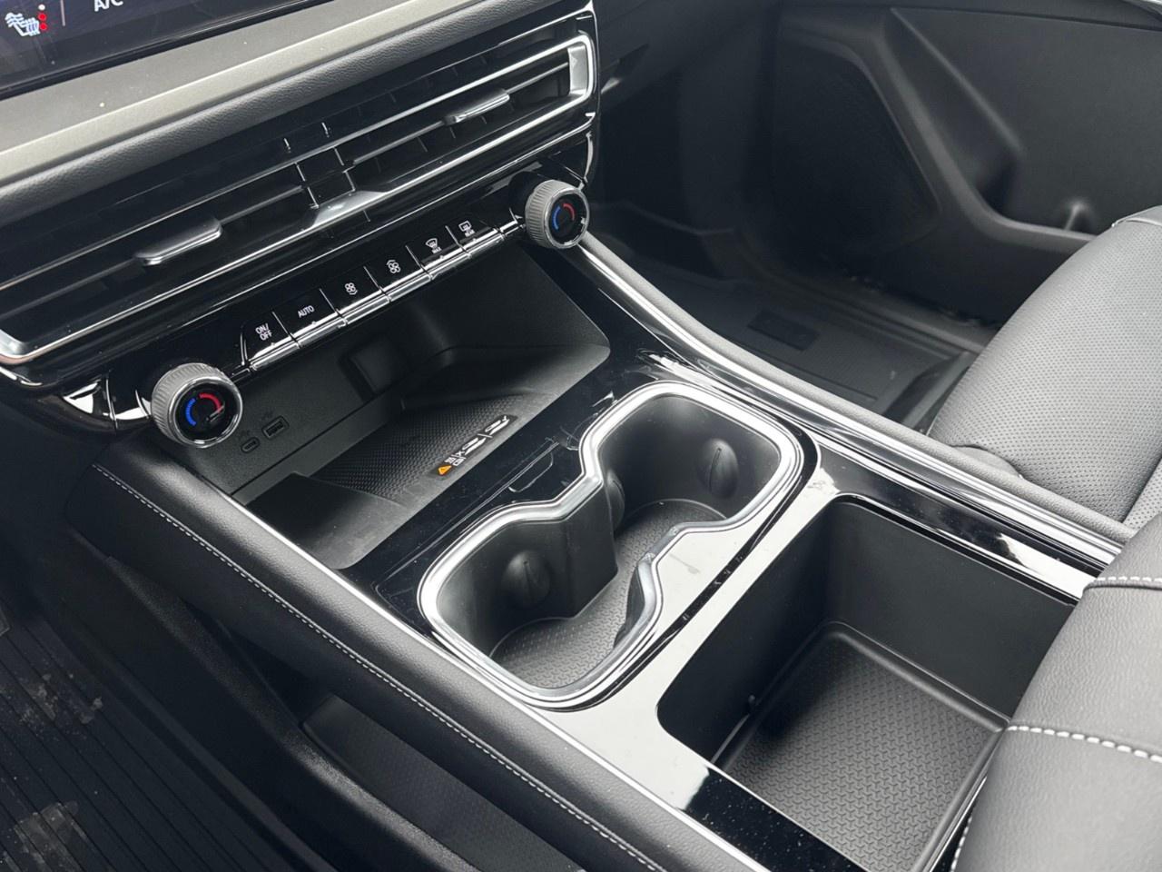 2026 Chevrolet Traverse AWD 4dr LT Photo