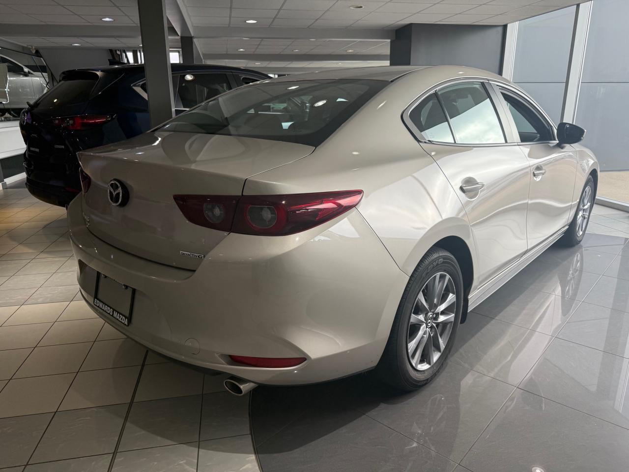 2022 Mazda 3 GS (A6) 4dr i-ACTIV All-Wheel Drive Sedan Photo3