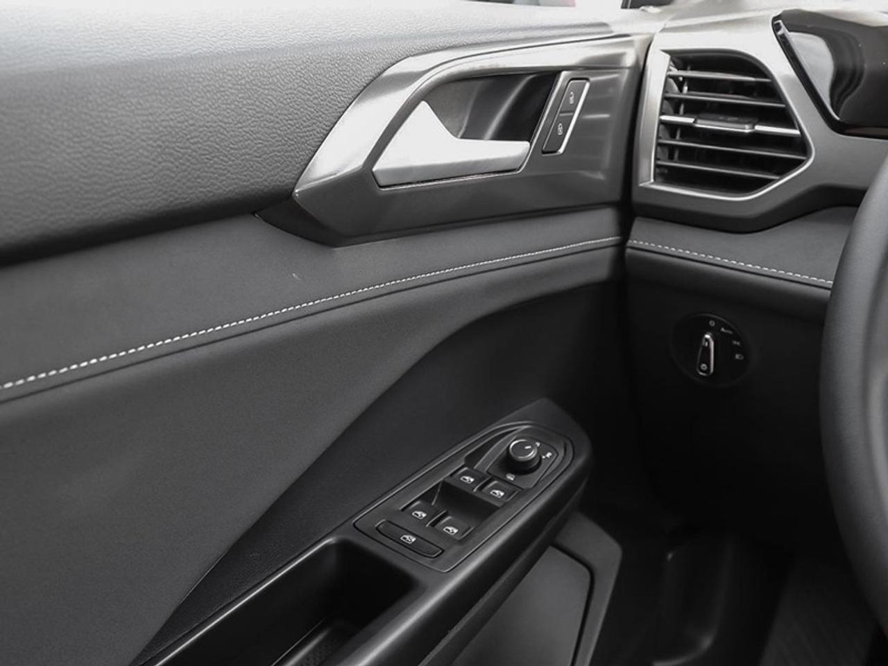 2026 Volkswagen Taos Comfortline Black Edition Photo