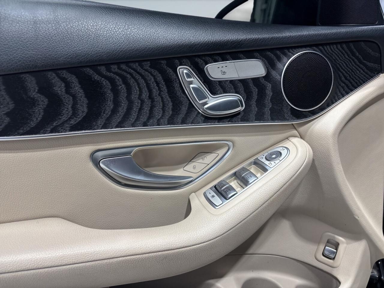 2018 Mercedes-Benz GLC-Class GLC 300 AMG Pkg 4MATIC /NAVI/Sunroof/Leather/back Photo