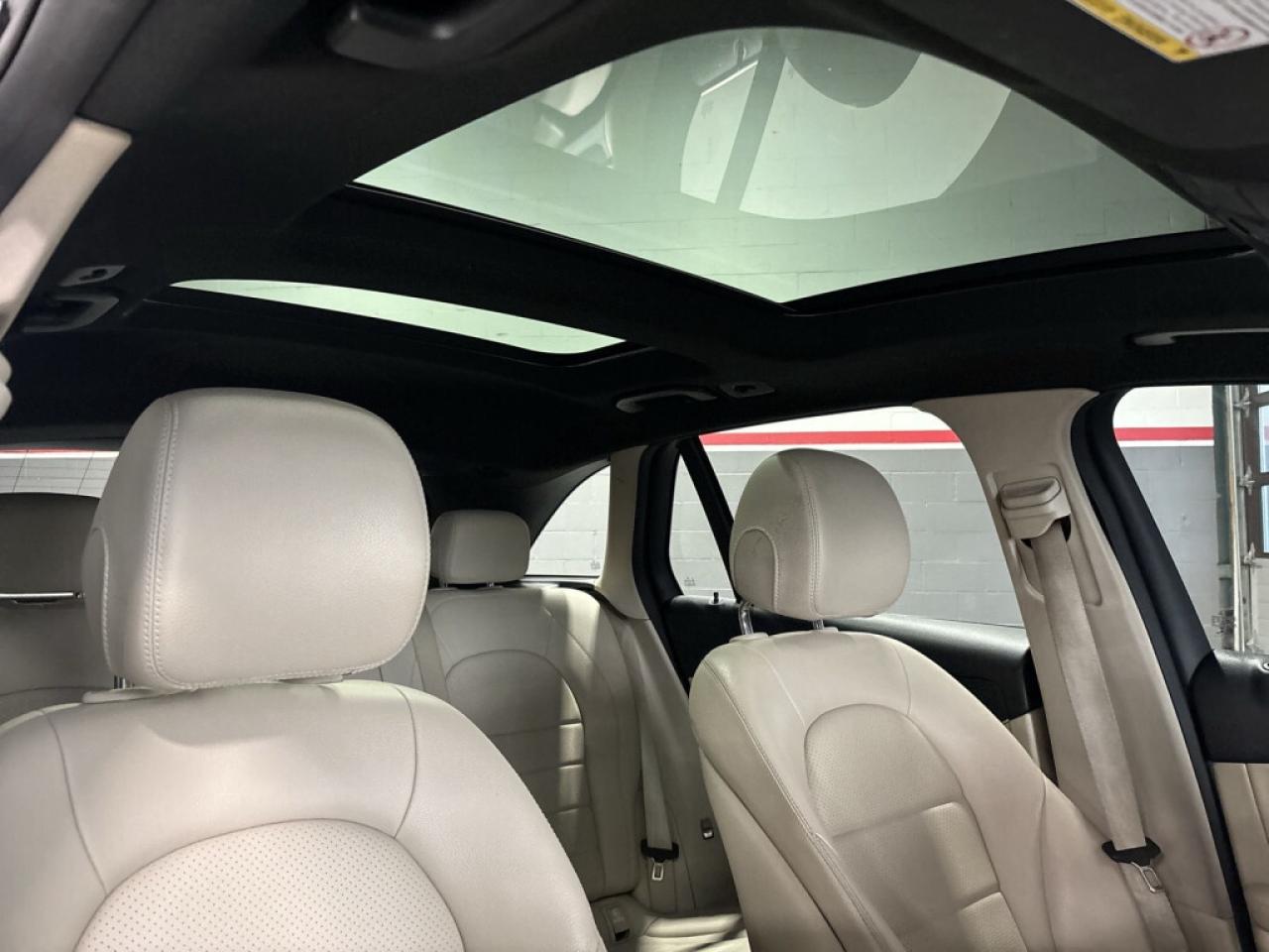 2018 Mercedes-Benz GLC-Class GLC 300 AMG Pkg 4MATIC /NAVI/Sunroof/Leather/back Photo