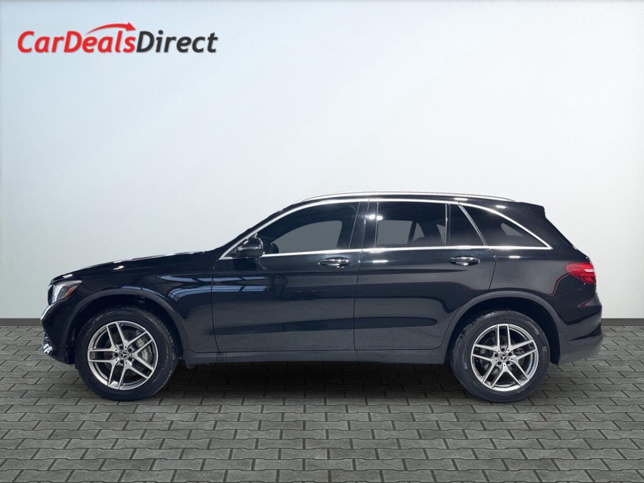 2018 Mercedes-Benz GLC300 AMG Pkg / NAV / Sunroof / Leather / Back-Up Camera Photo