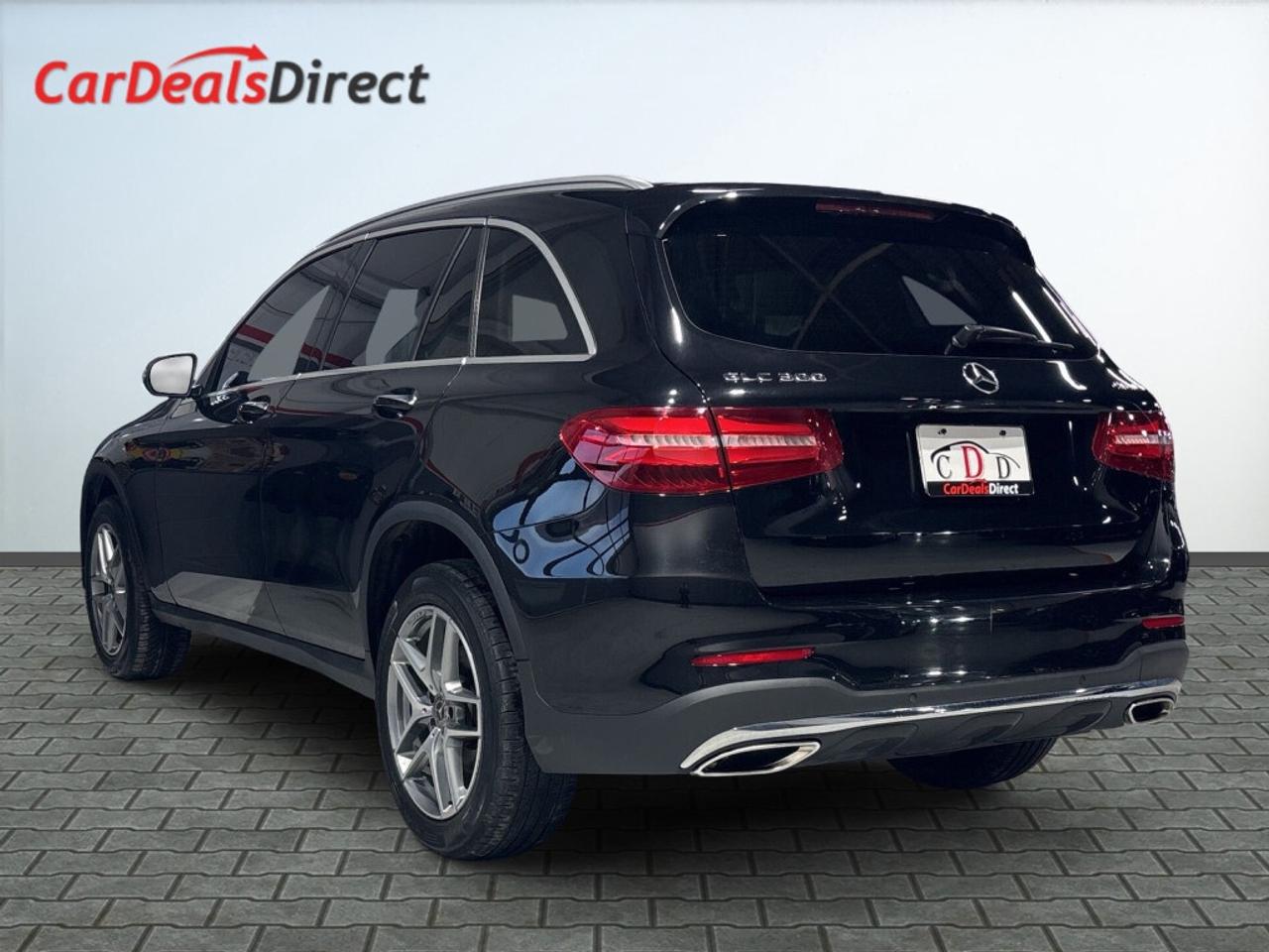 2018 Mercedes-Benz GLC300 AMG Pkg / NAV / Sunroof / Leather / Back-Up Camera Photo