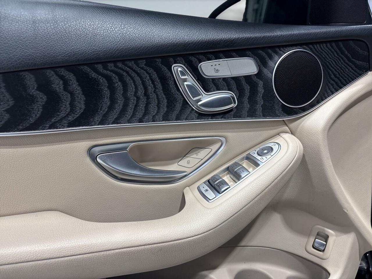 2018 Mercedes-Benz GLC300 AMG Pkg / NAV / Sunroof / Leather / Back-Up Camera Photo