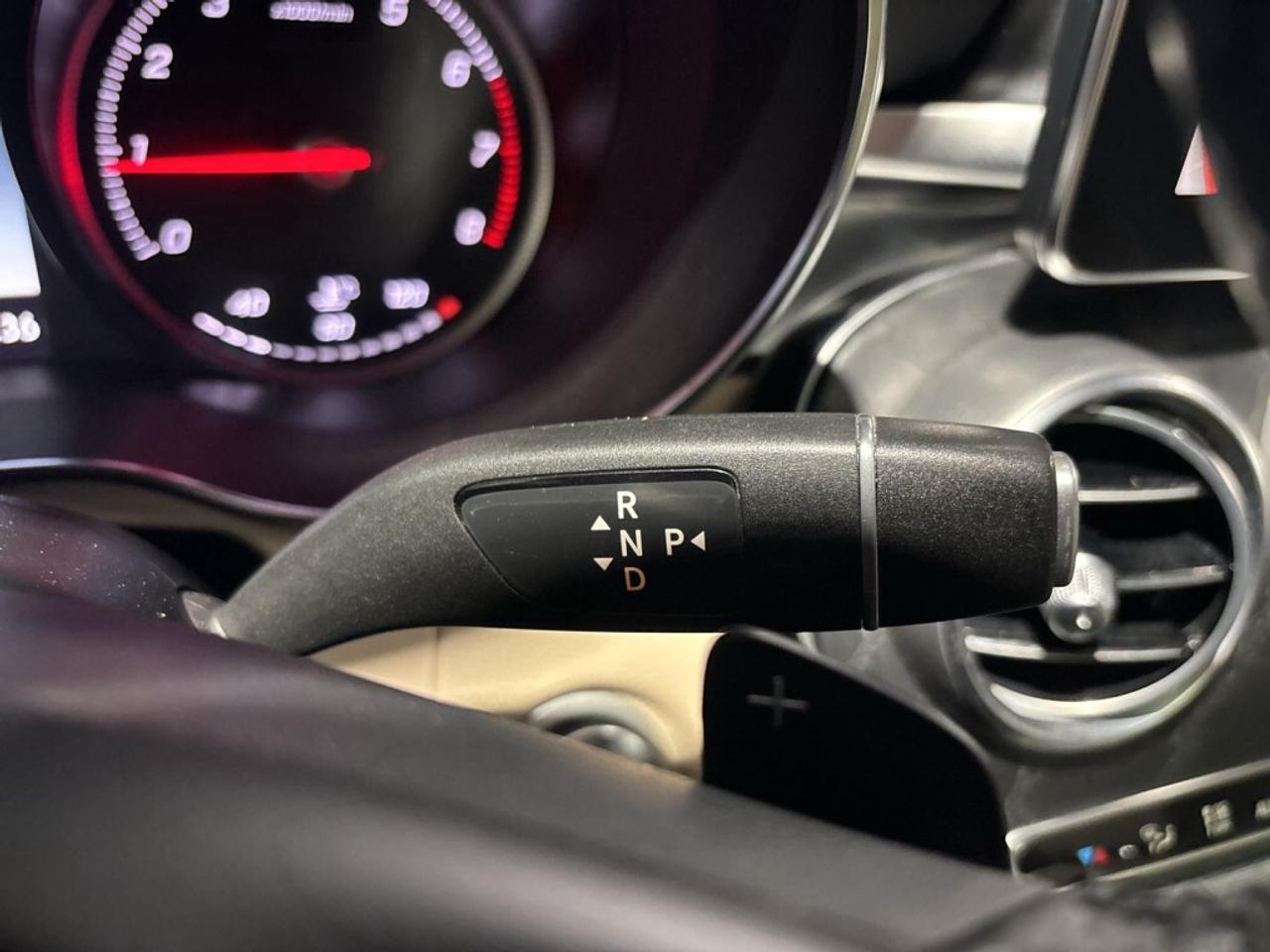 2018 Mercedes-Benz GLC300 AMG Pkg / NAV / Sunroof / Leather / Back-Up Camera Photo