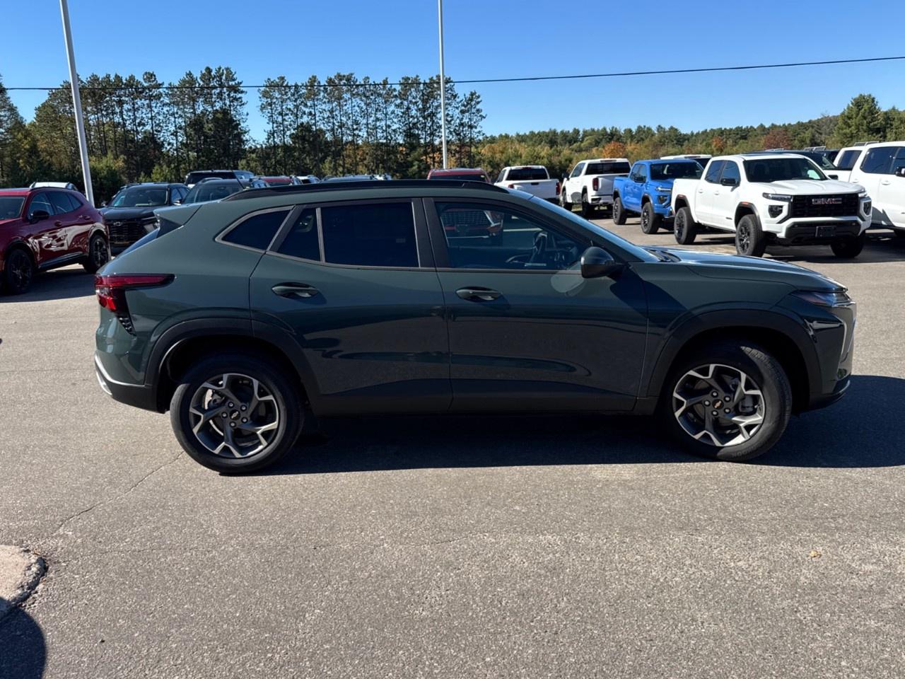 2025 Chevrolet Trax Fwd 4dr Lt Photo3