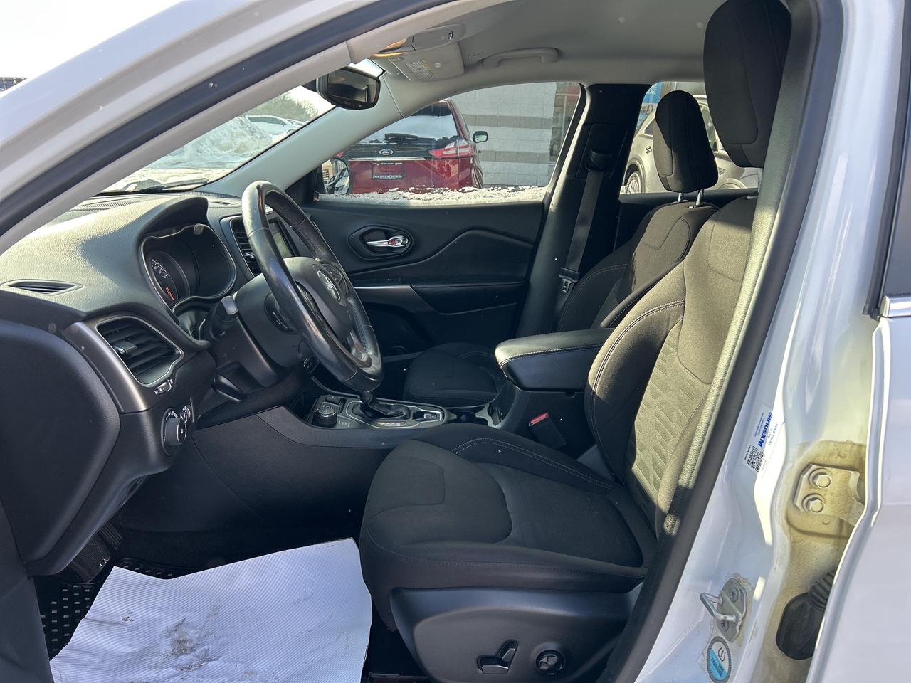 2019 Jeep Cherokee North 4x4 w/Cold Weather, 8.4 Screen, NAV Photo