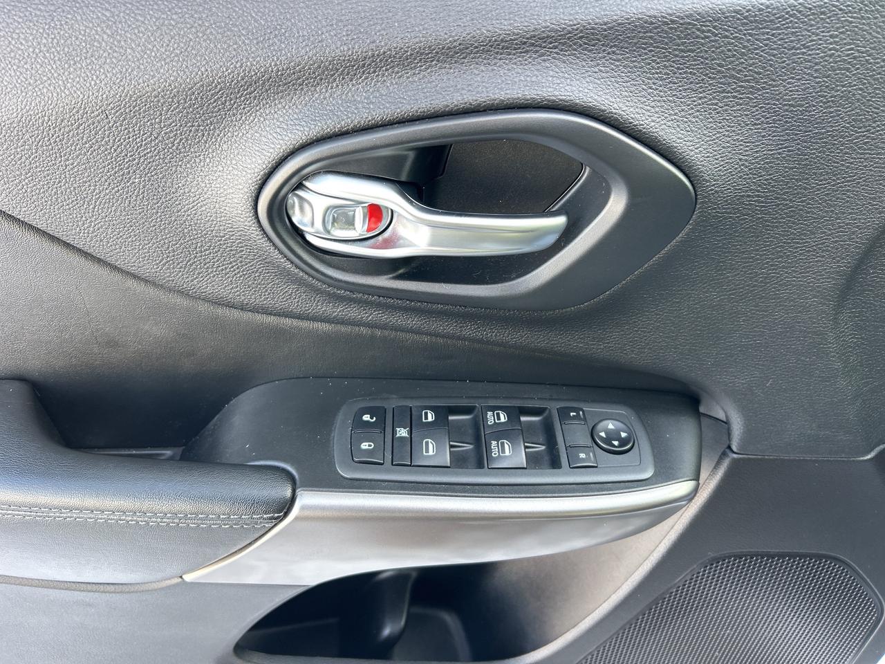 2019 Jeep Cherokee North 4x4 w/Cold Weather, 8.4 Screen, NAV Photo