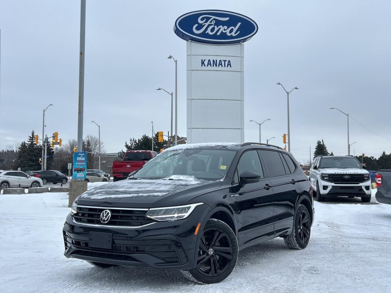 2024 Volkswagen Tiguan Comfortline R-Line Black Edition 4dr All-Wheel Drive 4MOTION Photo0