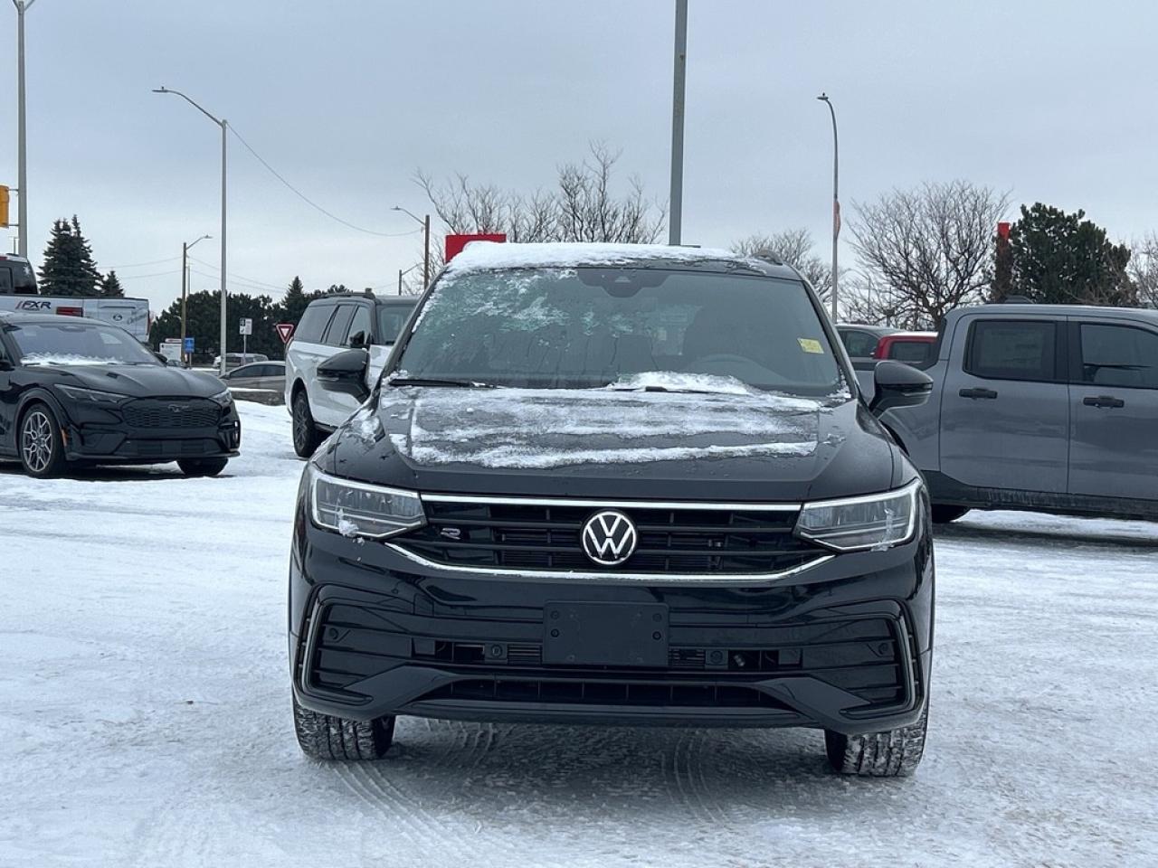2024 Volkswagen Tiguan Comfortline R-Line Black Edition 4dr All-Wheel Drive 4MOTION Photo