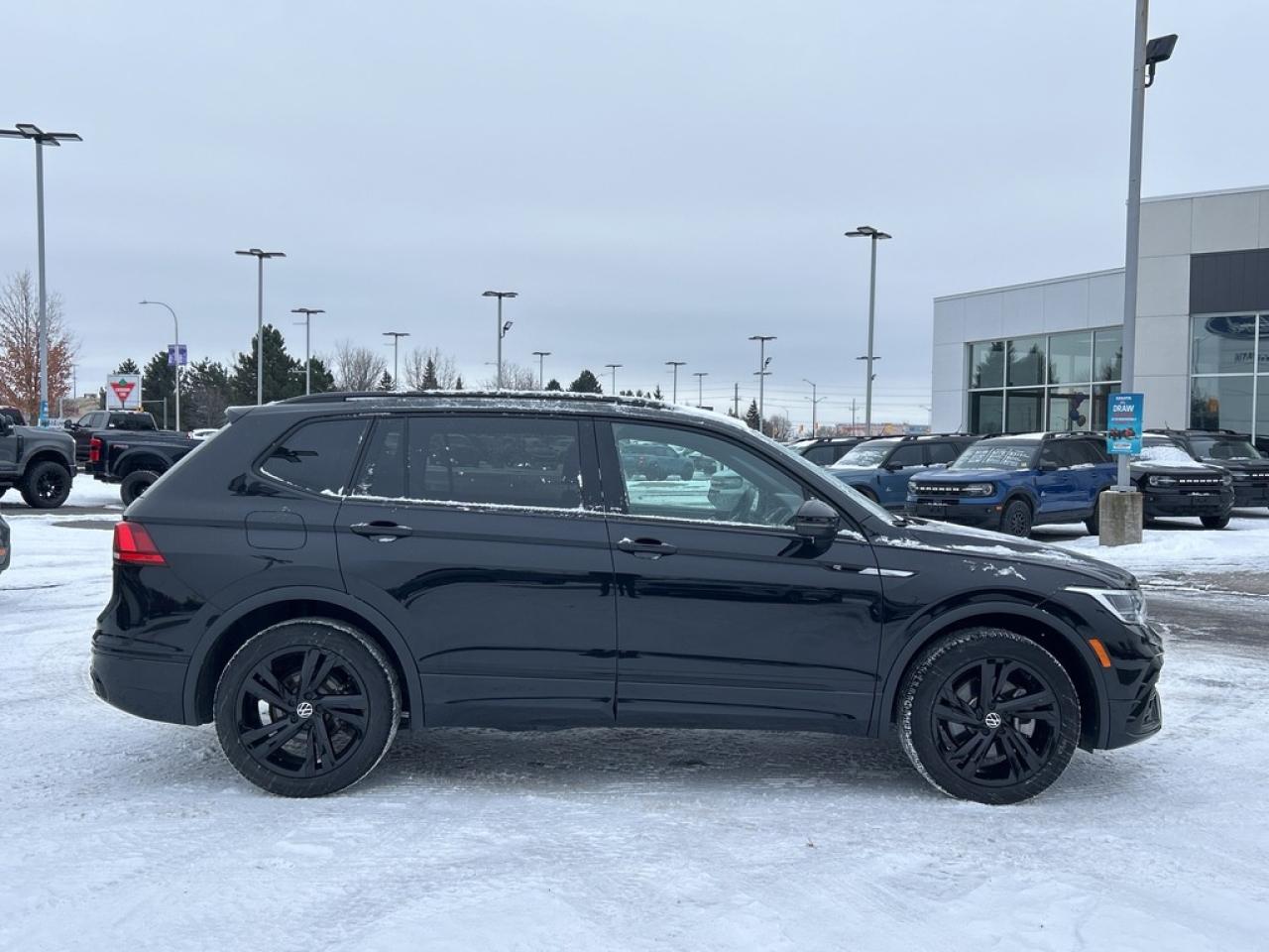 2024 Volkswagen Tiguan Comfortline R-Line Black Edition 4dr All-Wheel Drive 4MOTION Photo