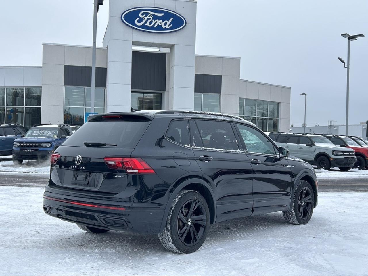 2024 Volkswagen Tiguan Comfortline R-Line Black Edition 4dr All-Wheel Drive 4MOTION Photo