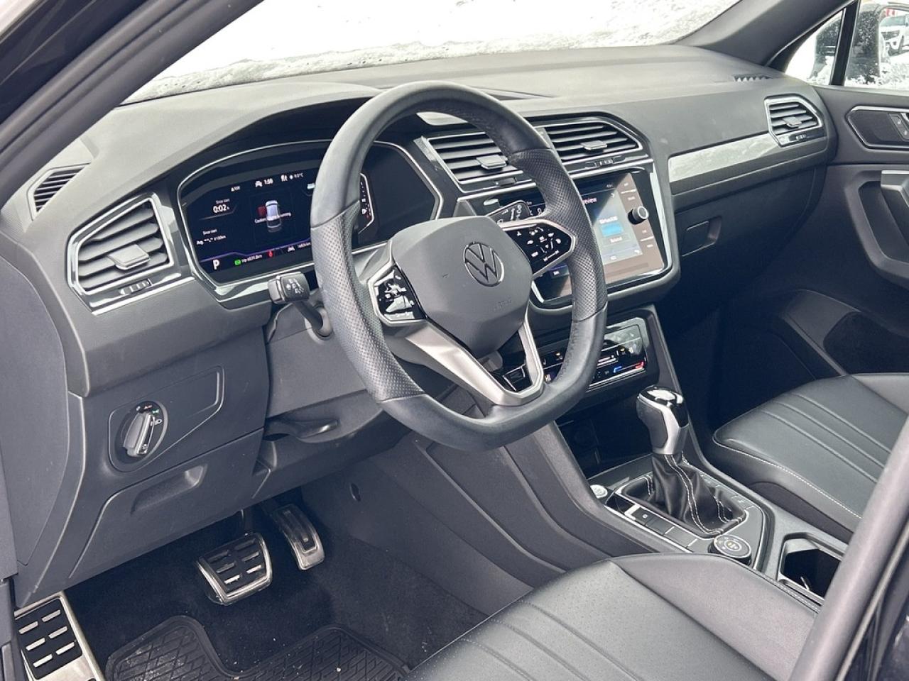 2024 Volkswagen Tiguan Comfortline R-Line Black Edition 4dr All-Wheel Drive 4MOTION Photo