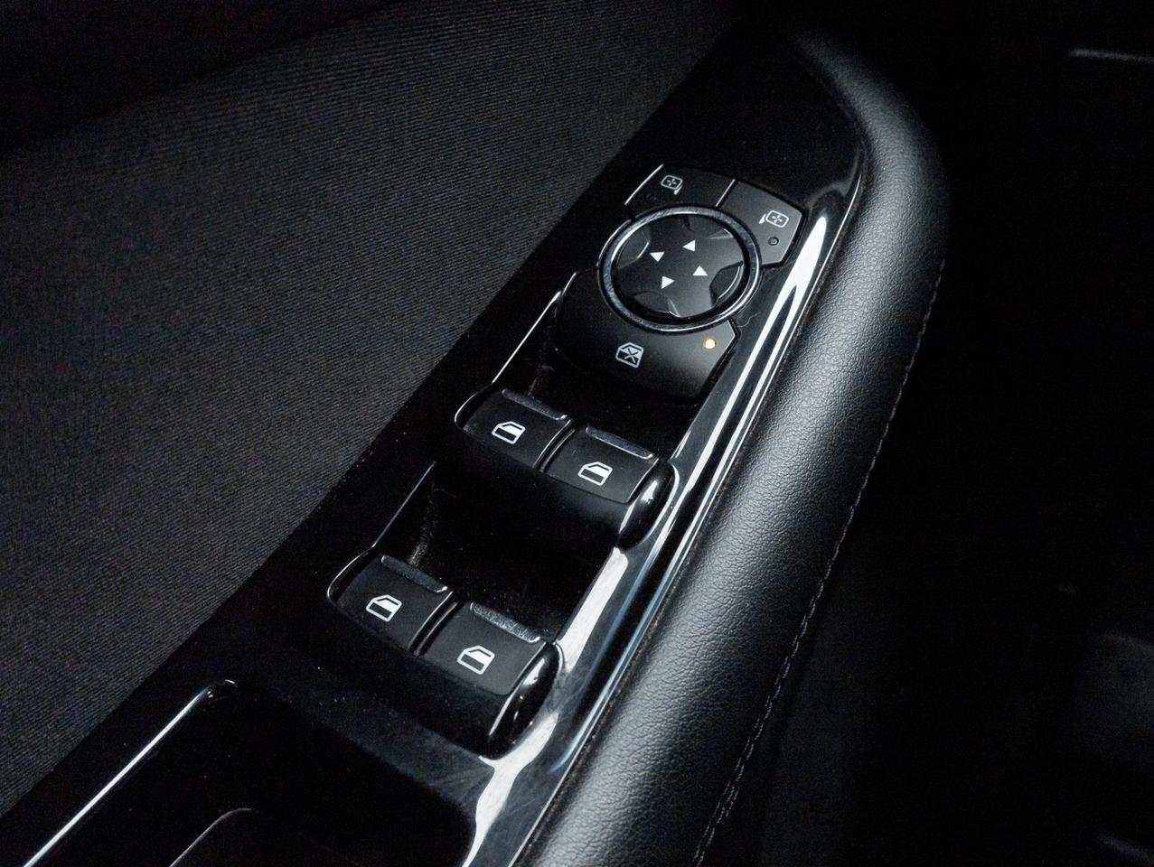 2017 Ford Edge SEL AWD Photo