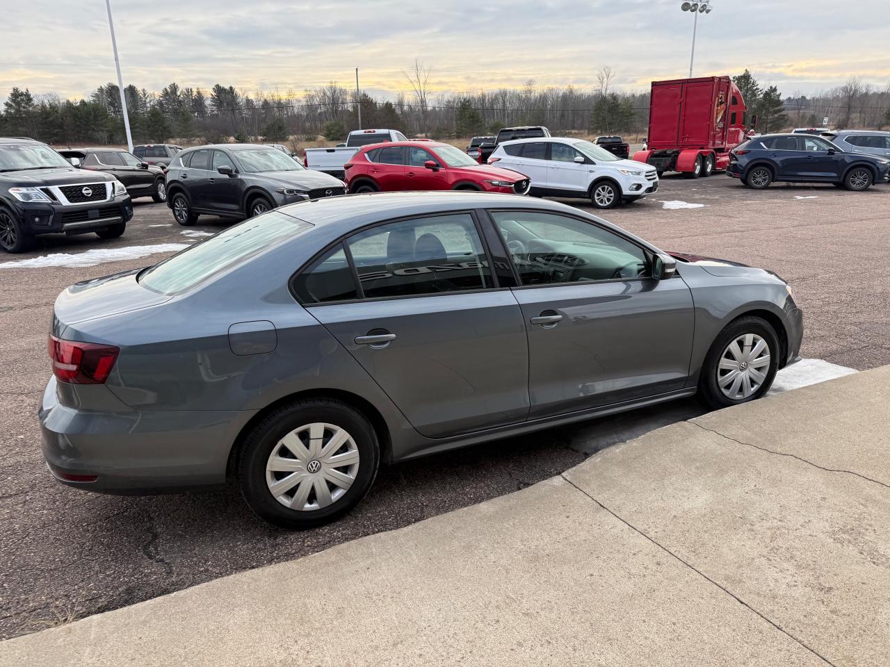 2016 Volkswagen Jetta 1.4 TSI Trendline (A6) 4dr Sedan Photo