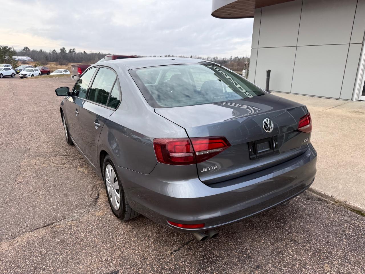 2016 Volkswagen Jetta 1.4 TSI Trendline (A6) 4dr Sedan Photo