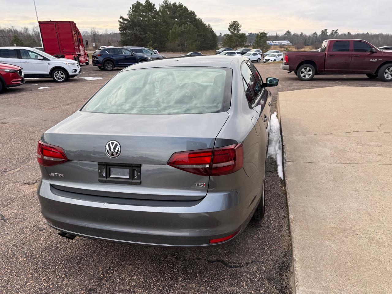 2016 Volkswagen Jetta 1.4 TSI Trendline (A6) 4dr Sedan Photo