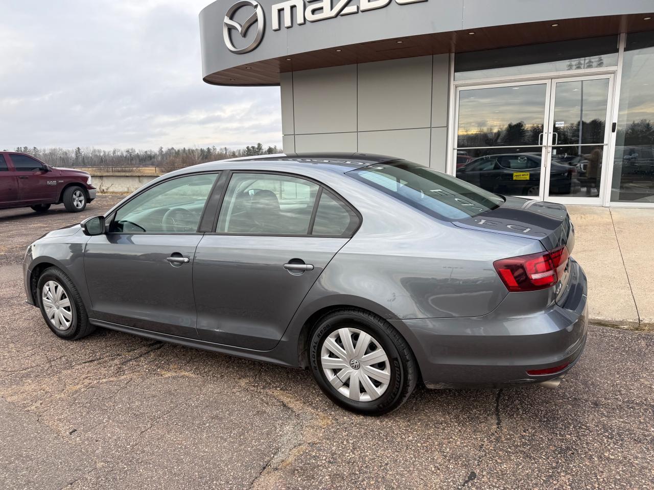 2016 Volkswagen Jetta 1.4 TSI Trendline (A6) 4dr Sedan Photo