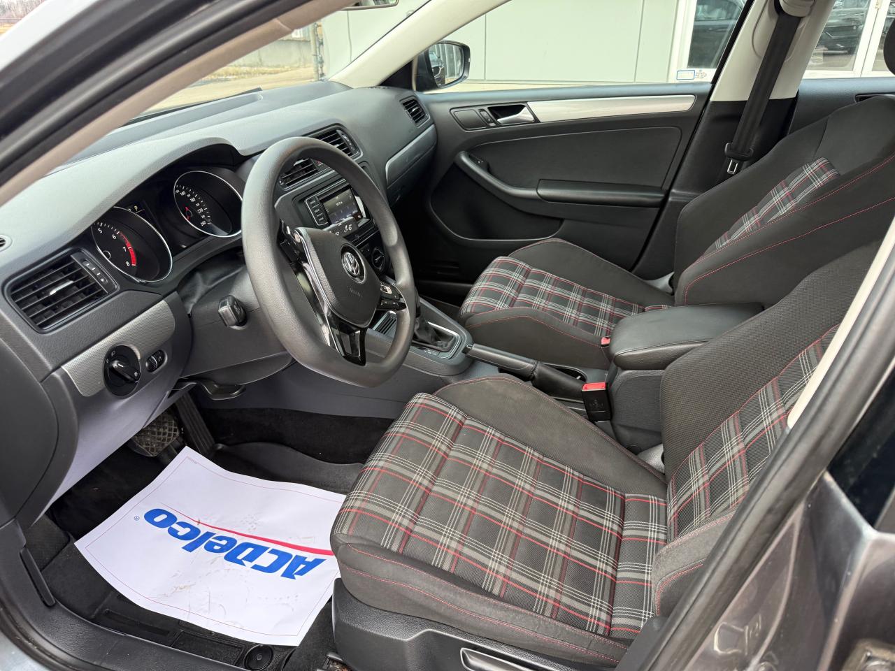 2016 Volkswagen Jetta 1.4 TSI Trendline (A6) 4dr Sedan Photo