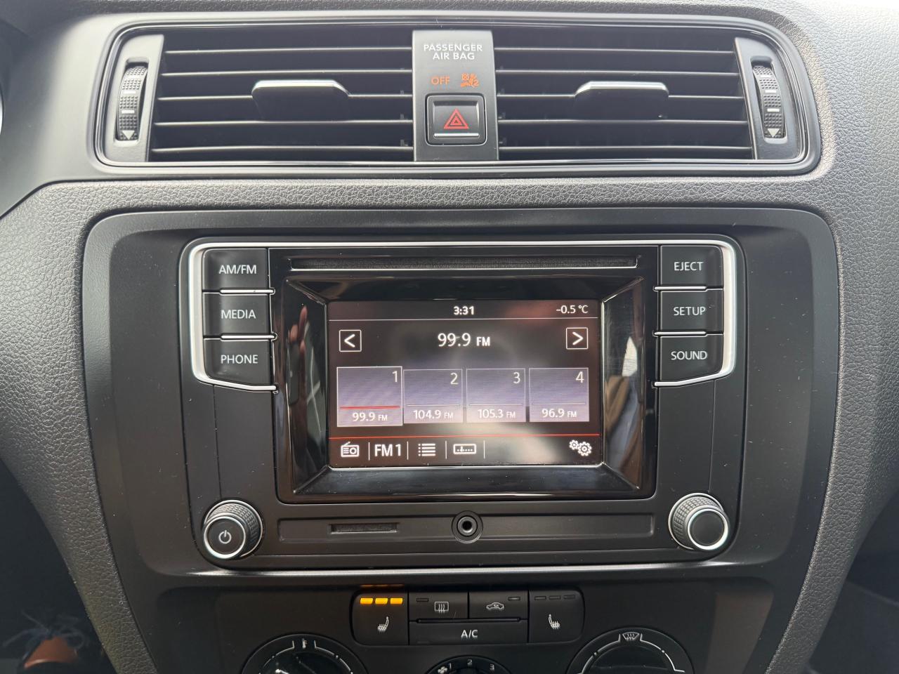 2016 Volkswagen Jetta 1.4 TSI Trendline (A6) 4dr Sedan Photo