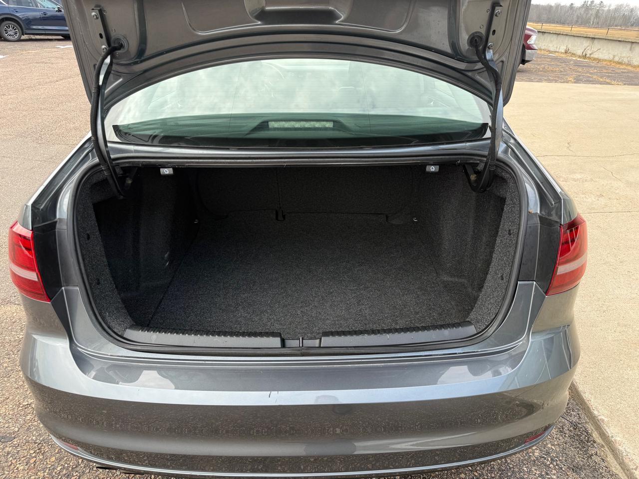 2016 Volkswagen Jetta 1.4 TSI Trendline (A6) 4dr Sedan Photo