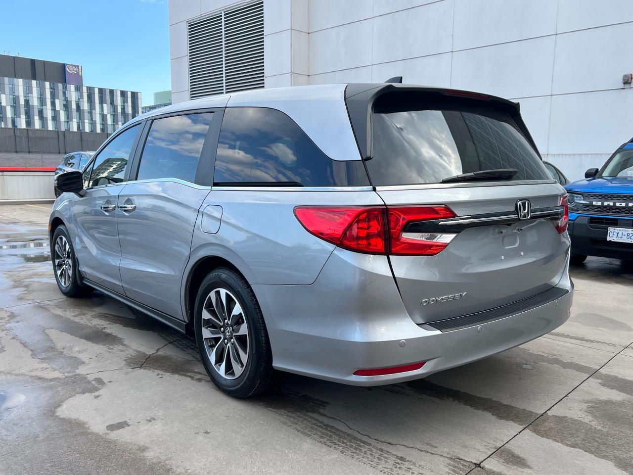 2022 Honda Odyssey EX-L RES Passenger Van Photo4