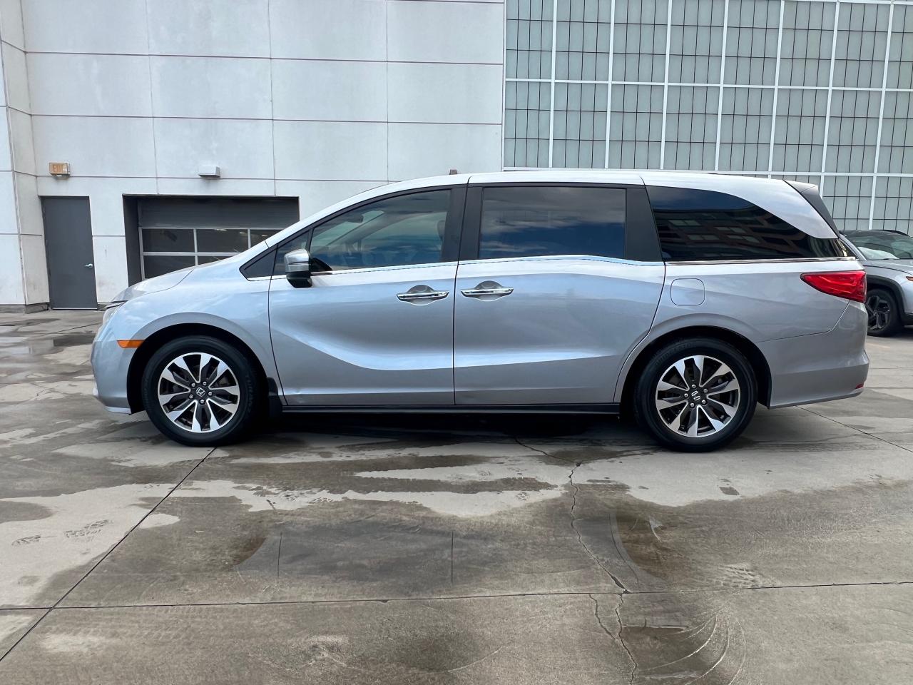 2022 Honda Odyssey EX-L RES Passenger Van Photo3