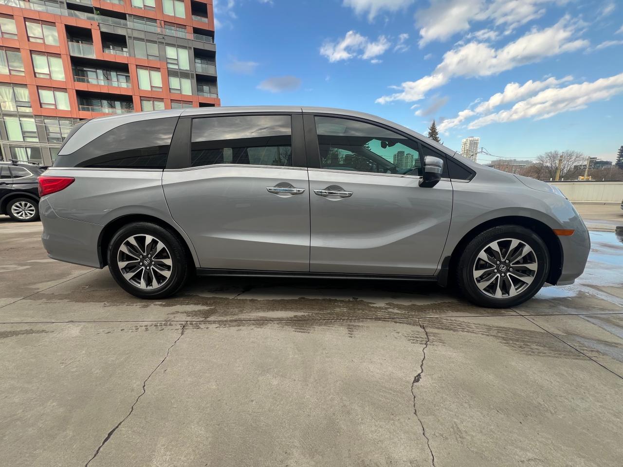 2022 Honda Odyssey EX-L RES Passenger Van Photo