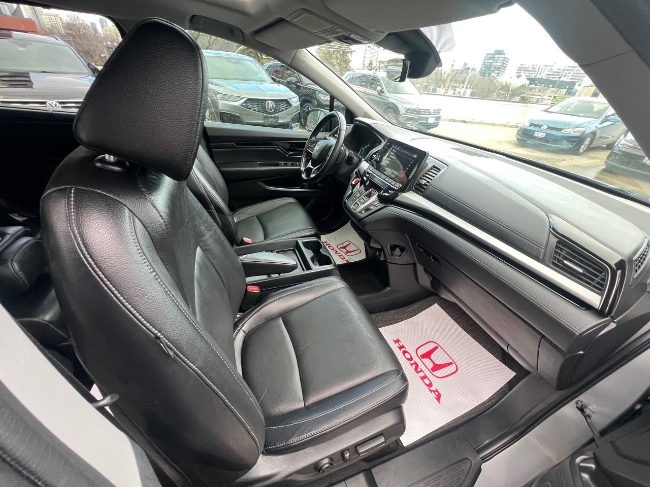 2022 Honda Odyssey EX-L RES Passenger Van Photo