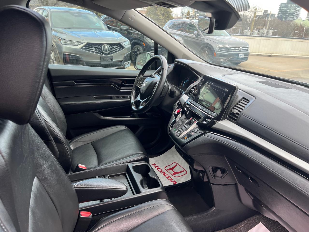 2022 Honda Odyssey EX-L RES Passenger Van Photo