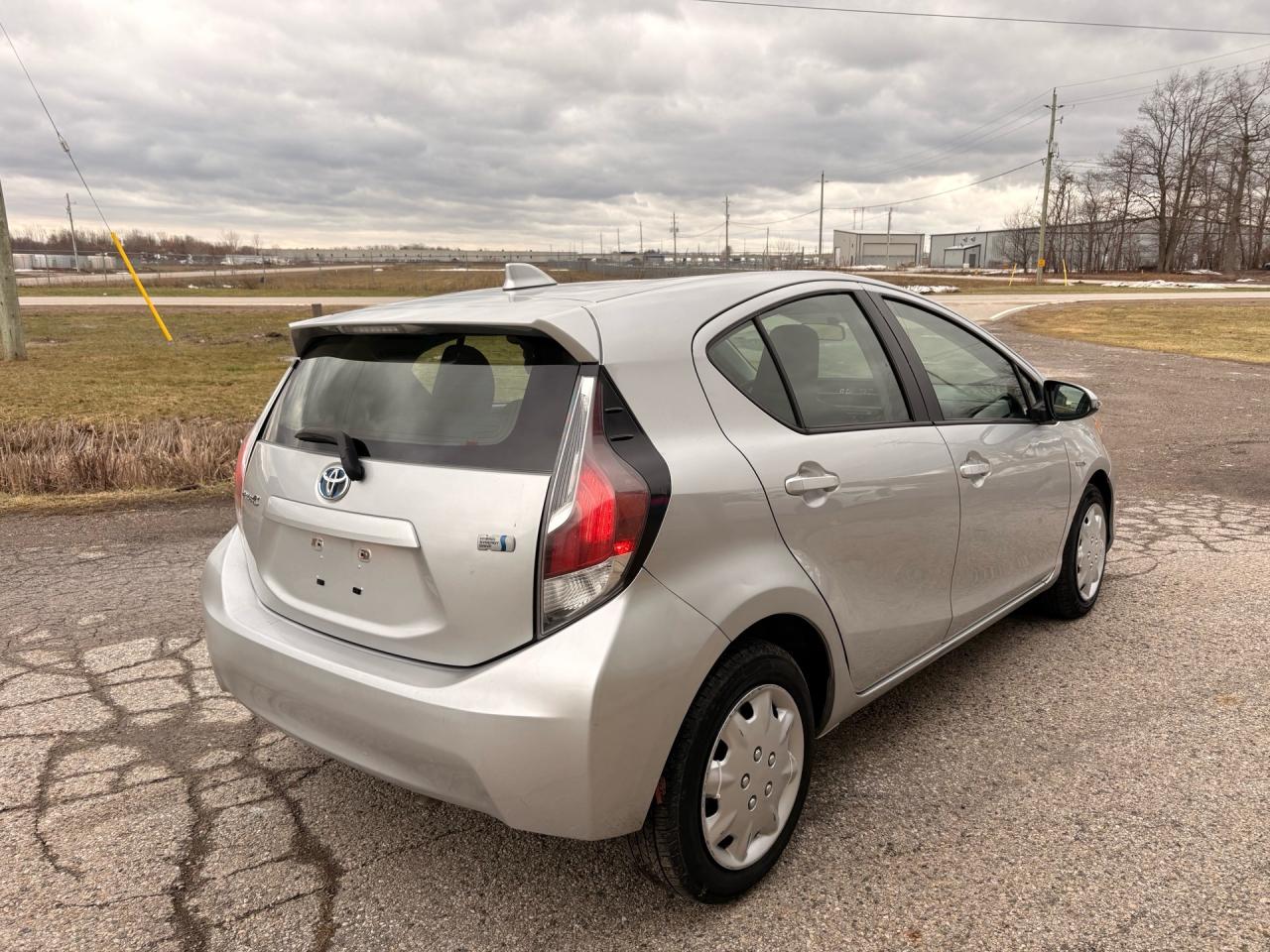 2016 Toyota Prius c 5dr HB Technology Photo3