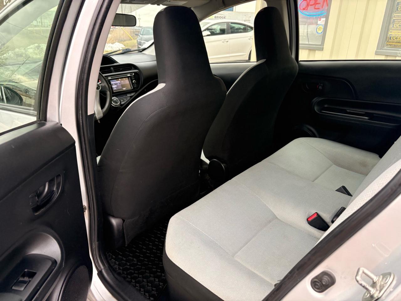 2016 Toyota Prius c 5dr HB Technology Photo