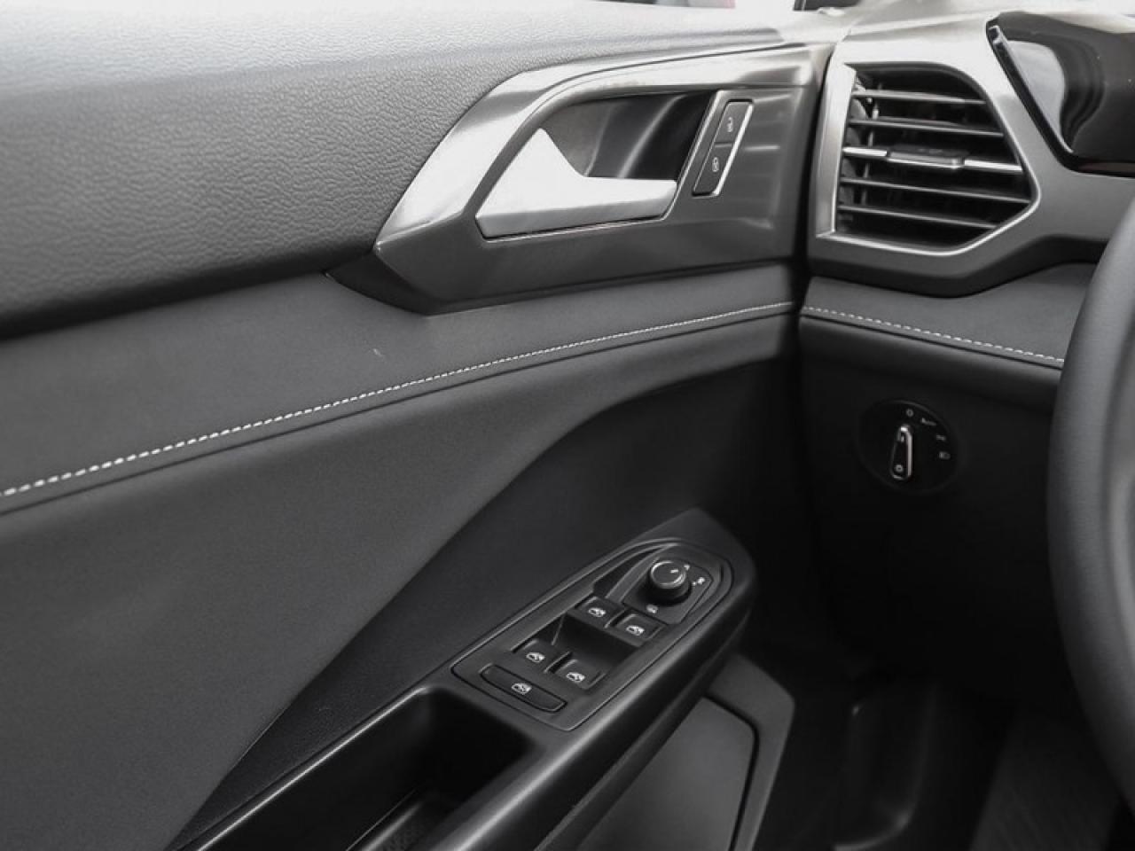 2026 Volkswagen Taos Comfortline Black Edition Photo