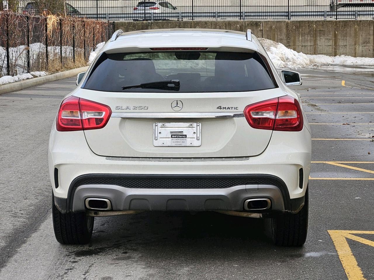 2017 Mercedes-Benz GL-Class 4MATIC GLA 250, Navigation, PANORAMIC SUNROOF Photo4