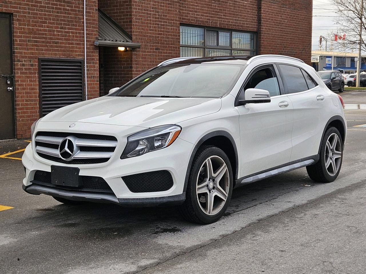 2017 Mercedes-Benz GL-Class 4MATIC GLA 250, Navigation, PANORAMIC SUNROOF Photo2