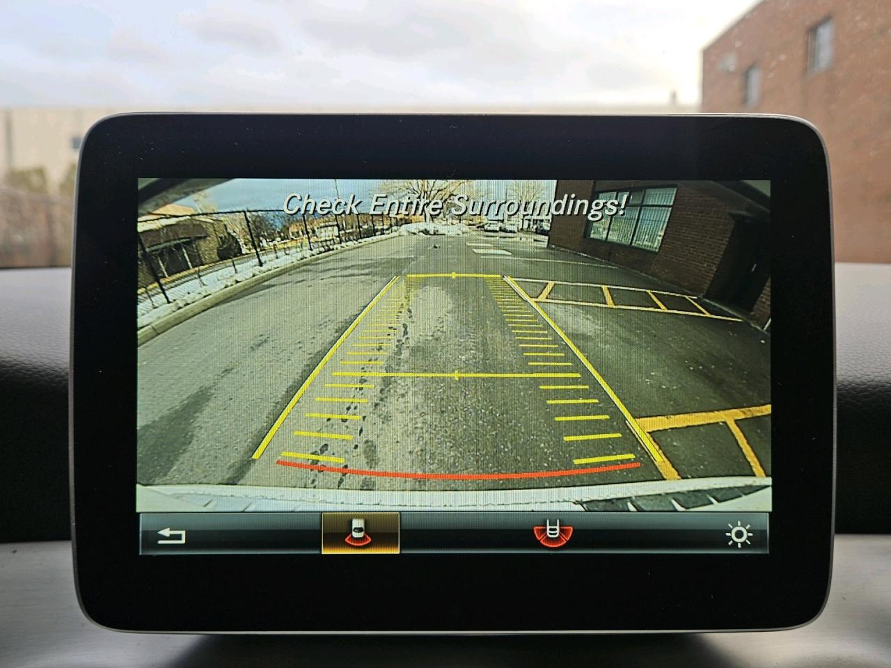 2017 Mercedes-Benz GL-Class 4MATIC GLA 250, Navigation, PANORAMIC SUNROOF Photo