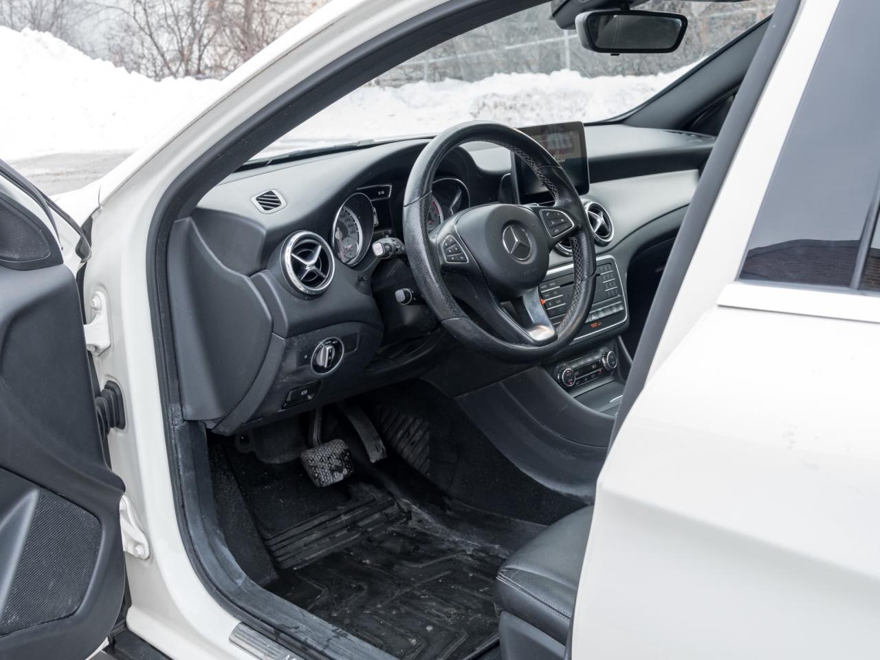 2017 Mercedes-Benz GLA 4MATIC GLA 250, Navigation, PANORAMIC SUNROOF Photo