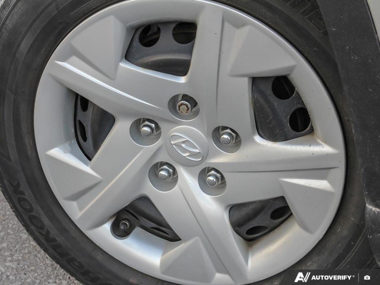 2021 Hyundai Venue Essential w/Two-Tone 4dr Front-Wheel Drive Photo