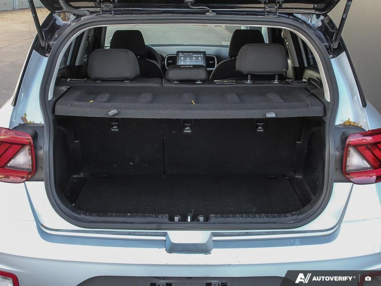 2021 Hyundai Venue Essential w/Two-Tone 4dr Front-Wheel Drive Photo