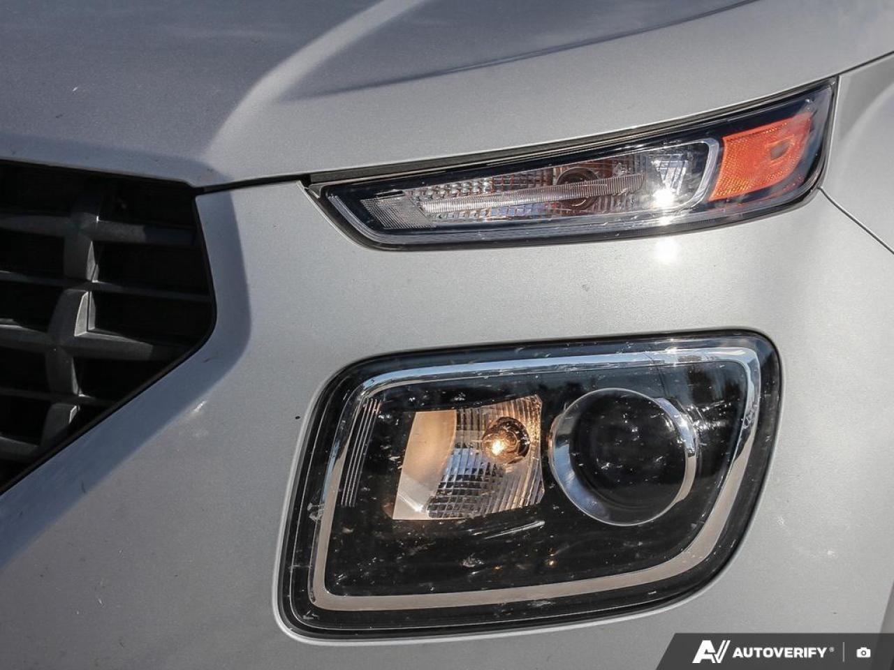 2021 Hyundai Venue Essential w/Two-Tone 4dr Front-Wheel Drive Photo