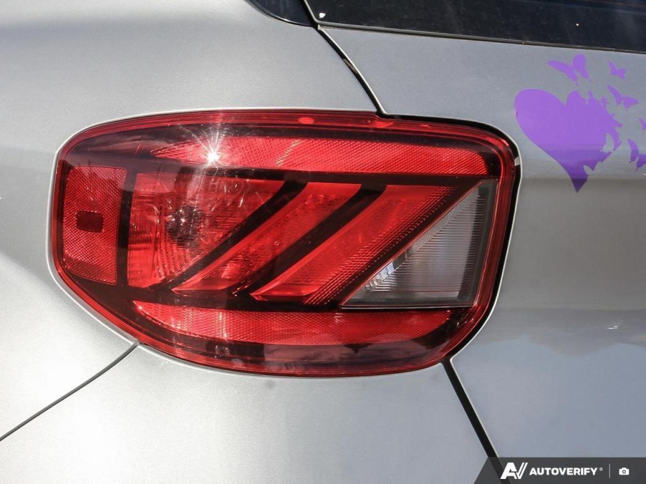 2021 Hyundai Venue Essential w/Two-Tone 4dr Front-Wheel Drive Photo