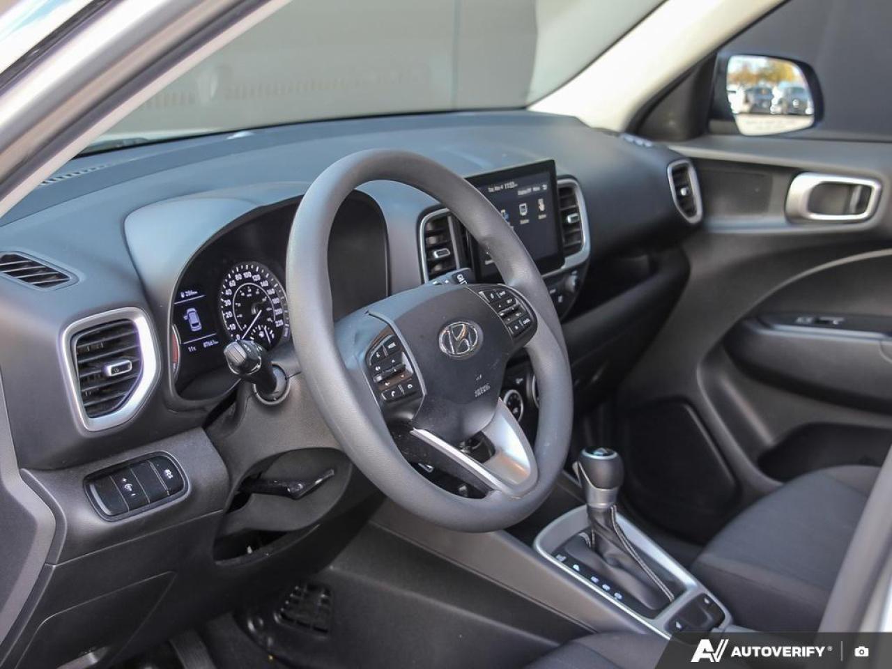 2021 Hyundai Venue Essential w/Two-Tone 4dr Front-Wheel Drive Photo