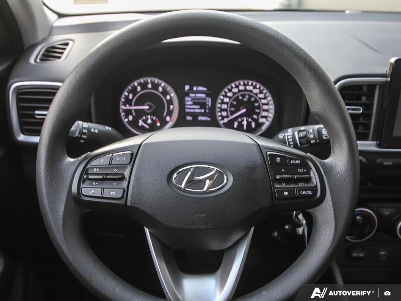 2021 Hyundai Venue Essential w/Two-Tone 4dr Front-Wheel Drive Photo