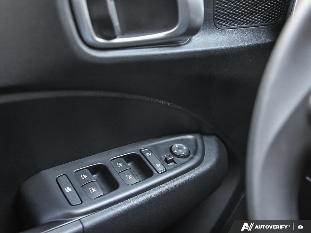 2021 Hyundai Venue Essential w/Two-Tone 4dr Front-Wheel Drive Photo