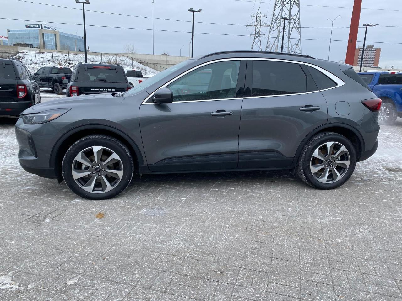 2025 Ford Escape Platinum 4dr All-Wheel Drive Photo