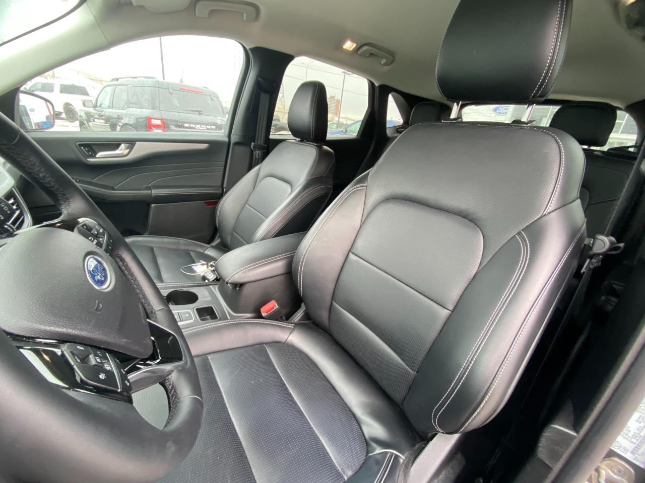 2025 Ford Escape Platinum 4dr All-Wheel Drive Photo